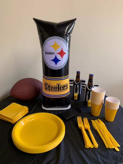 Wholesale Lot Of 15,000 Licensed NFL Inflatables - MSRPs $19.97 To $29.97 Each - Your Price Is Only $1.50 Each - Image 3