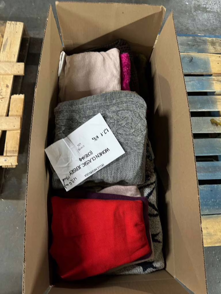 Wholesale Lot Of 6,500 Pieces Of Premium Vintage Women’s Clothing - Many Great Labels - Your Price Is Only $3.00 Each - Image 16