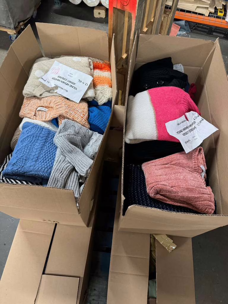 Wholesale Lot Of 6,500 Pieces Of Premium Vintage Women’s Clothing - Many Great Labels - Your Price Is Only $3.00 Each - Image 3