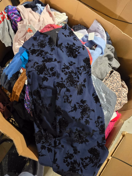 Wholesale Lot Of 705 Pieces Of Overstock And Store Returns Clothing From Nordstrom - Brands Such As Eton, AG, Beach Riot, Adrianna Papell, Paige, Veronica Beard, Barefoot Dreams, And More - Your Price Is Only $6.30 Each - Image 2