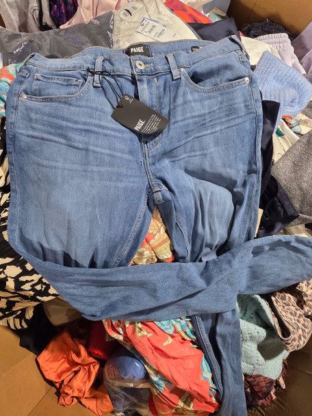 Wholesale Lot Of 705 Pieces Of Overstock And Store Returns Clothing From Nordstrom - Brands Such As Eton, AG, Beach Riot, Adrianna Papell, Paige, Veronica Beard, Barefoot Dreams, And More - Your Price Is Only $6.30 Each - Image 7