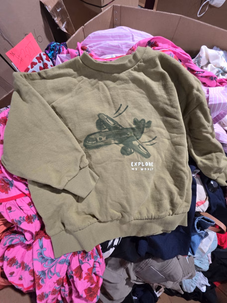 Wholesale Lot Of 705 Pieces Of Overstock And Store Returns Clothing From Nordstrom - Brands Such As Eton, AG, Beach Riot, Adrianna Papell, Paige, Veronica Beard, Barefoot Dreams, And More - Your Price Is Only $6.30 Each - Image 5