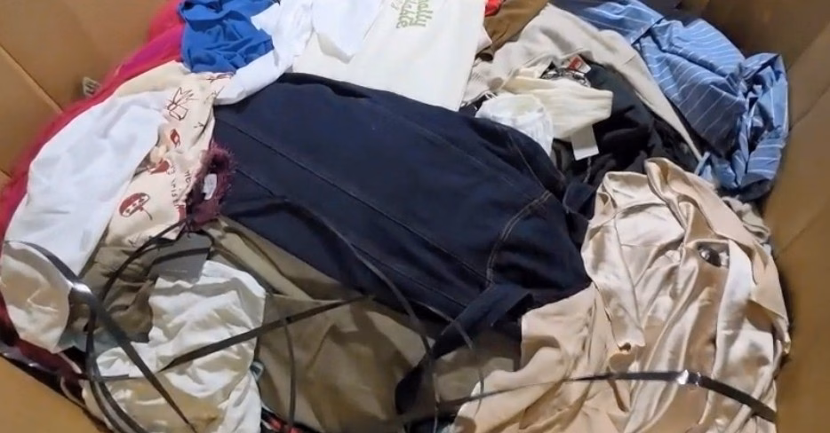 Wholesale Lot Of 705 Pieces Of Overstock And Store Returns Clothing From Nordstrom - Brands Such As Eton, AG, Beach Riot, Adrianna Papell, Paige, Veronica Beard, Barefoot Dreams, And More - Your Price Is Only $6.30 Each - Image 14