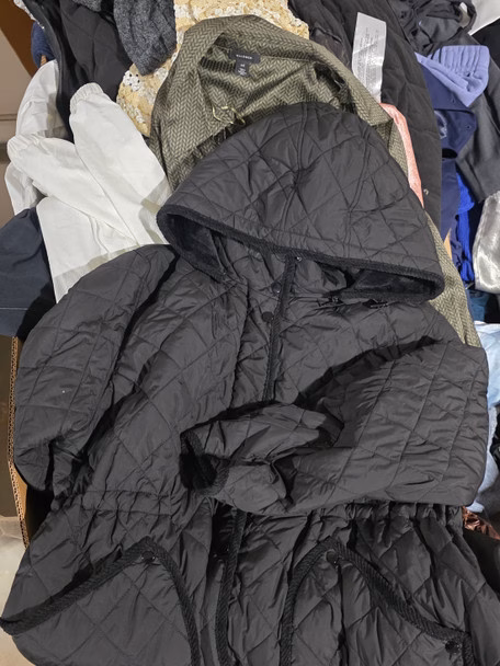 Wholesale Lot Of 876 Pieces Of Overstock And Store Returns From Nordstrom - Brands Such As Vince, Kay Unger, Rag & Bone, The Recycled Planet, SKIMS, Spiritual Gangster, And More - Your Price Is Only $7.30 Each - Image 6